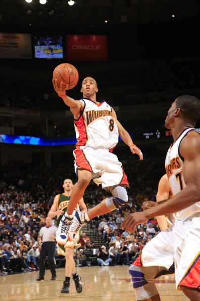 展现出了坚 展现出了坚